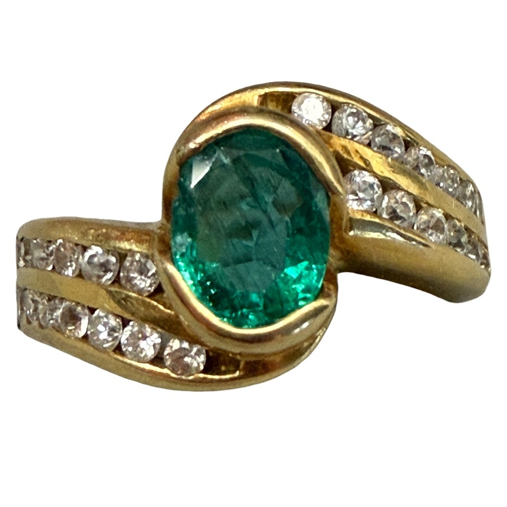 Solid 18k Gold Emerald Ring with Diamonds! - Picture 13 of 16